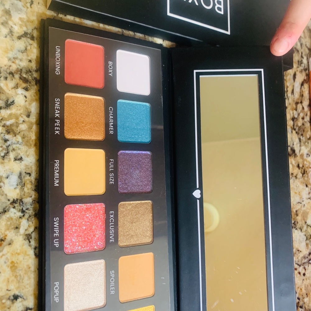 Boxycharm eyeshadow palette